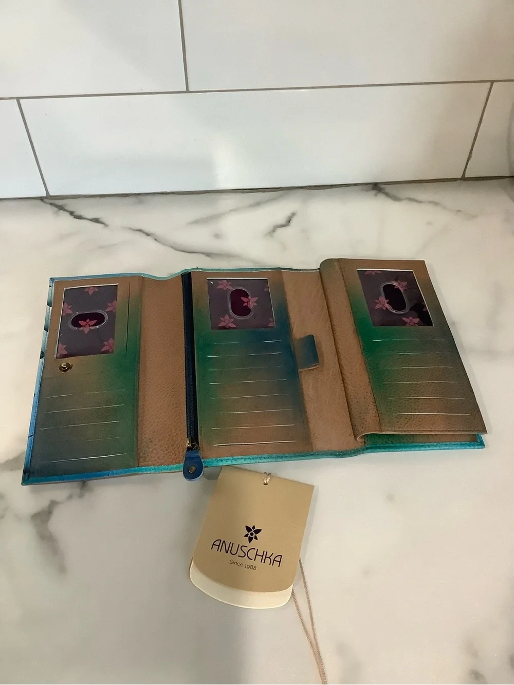 Anuschka wallet credit